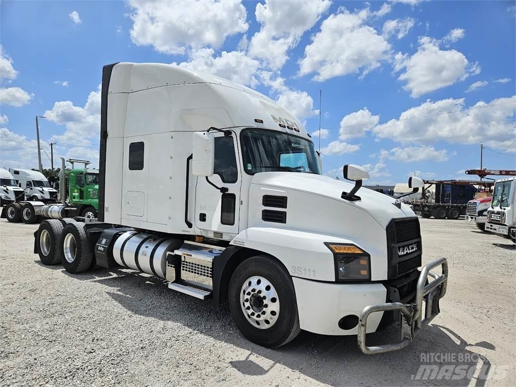 Mack AN64T Autotractoare