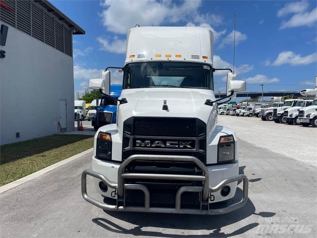 Mack AN64T Autotractoare