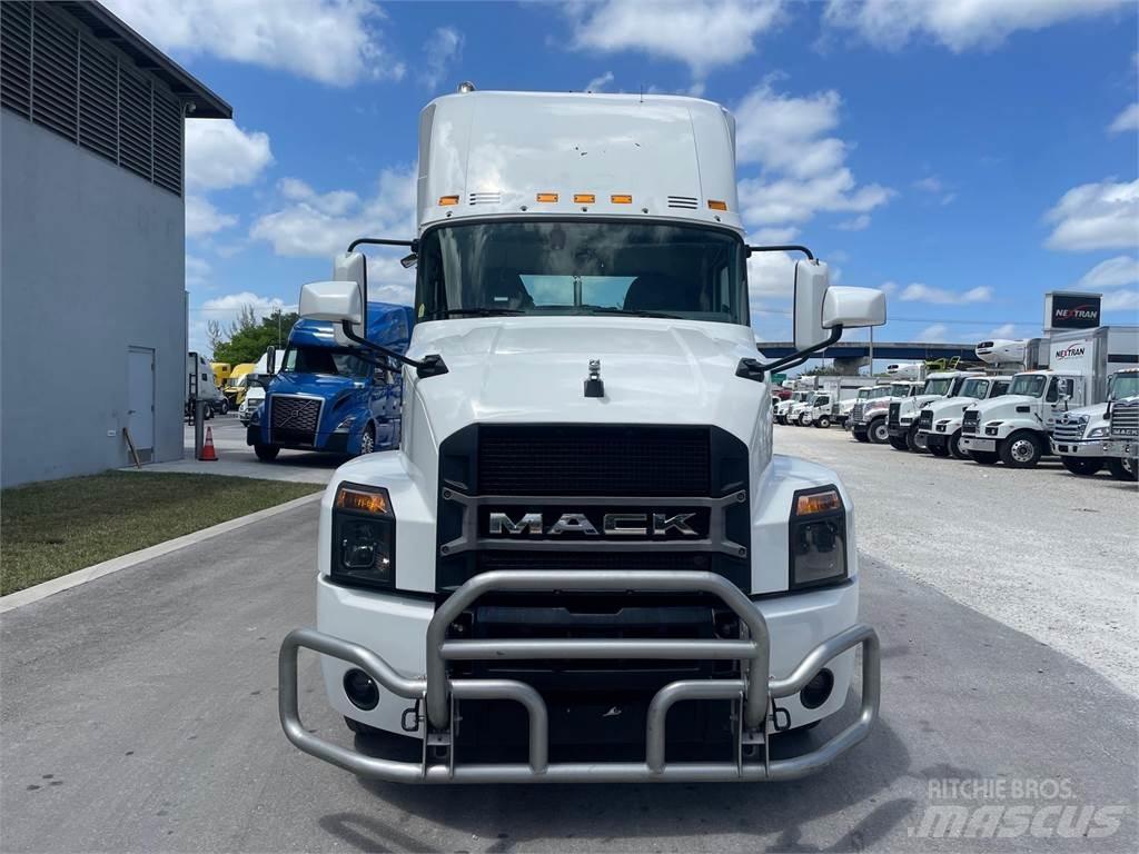 Mack AN64T Autotractoare