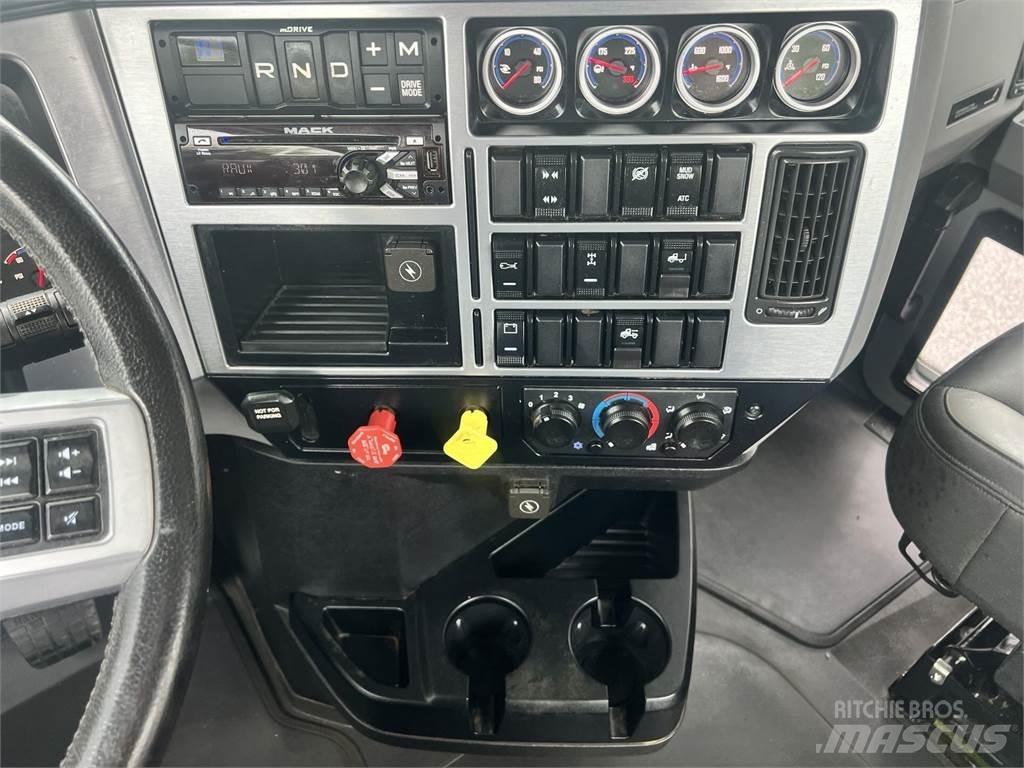 Mack AN64T Autotractoare