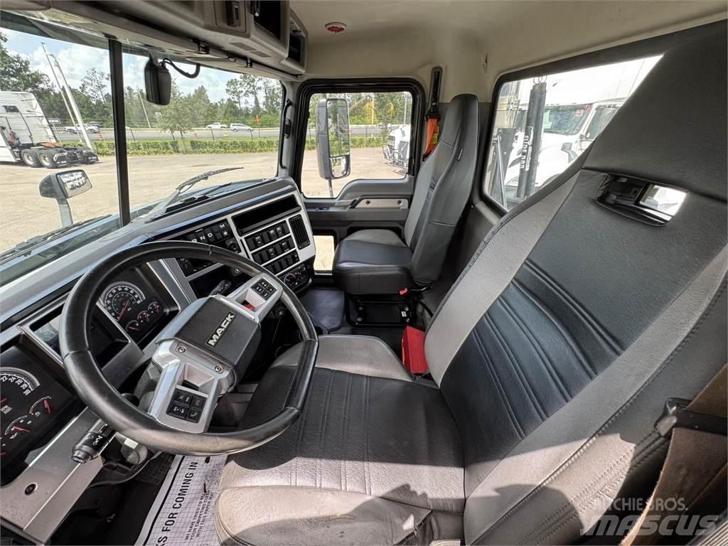 Mack AN64T Autotractoare