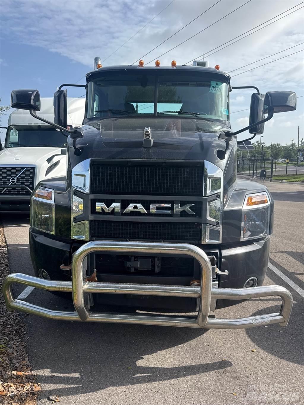 Mack AN64T Autotractoare