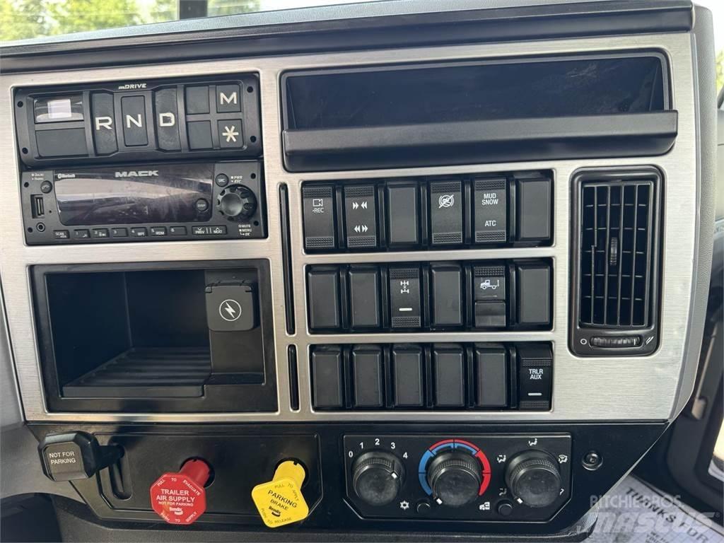 Mack AN64T Autotractoare
