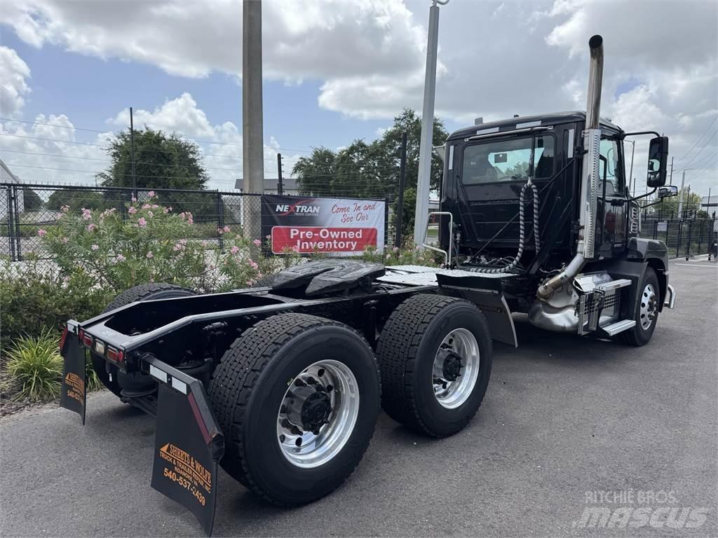 Mack AN64T Autotractoare