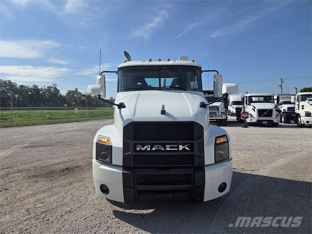 Mack AN64T Autotractoare