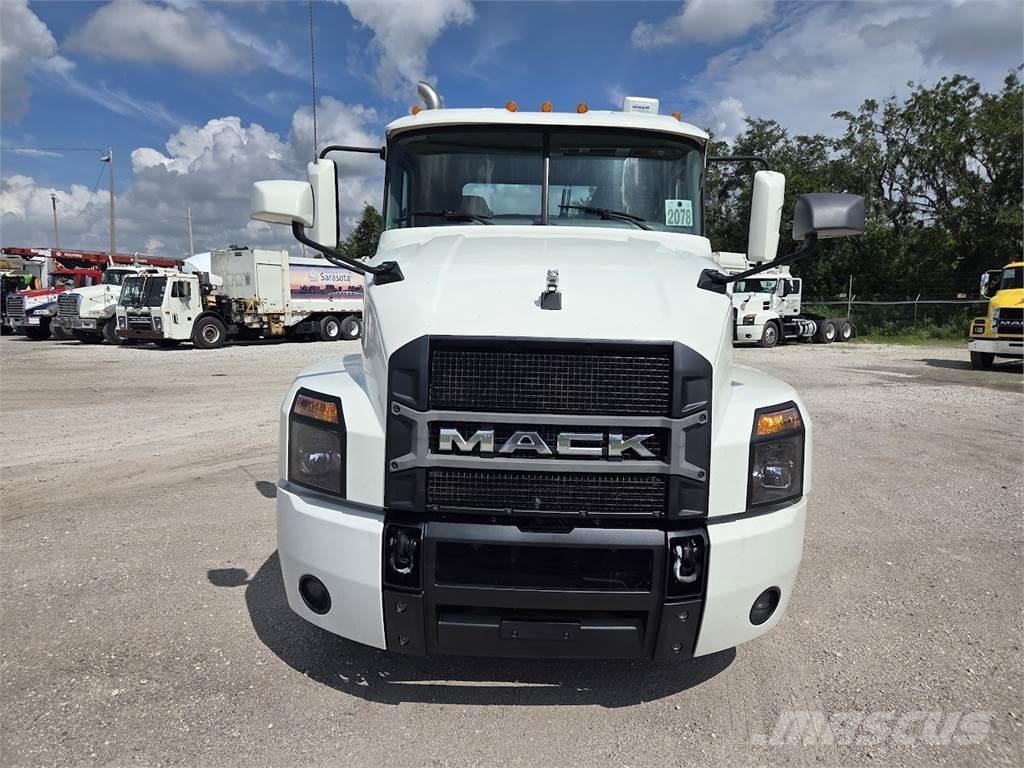 Mack AN64T Autotractoare