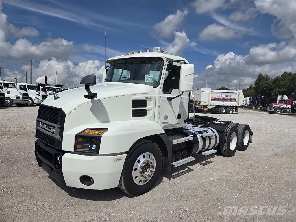 Mack AN64T Autotractoare