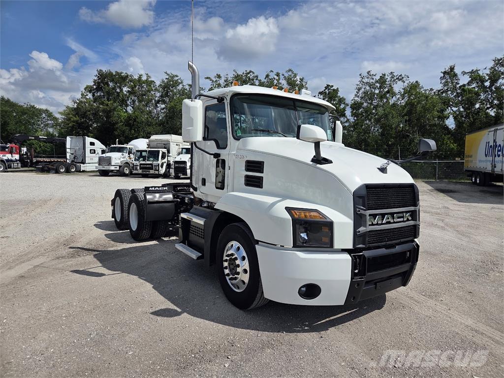 Mack AN64T Autotractoare