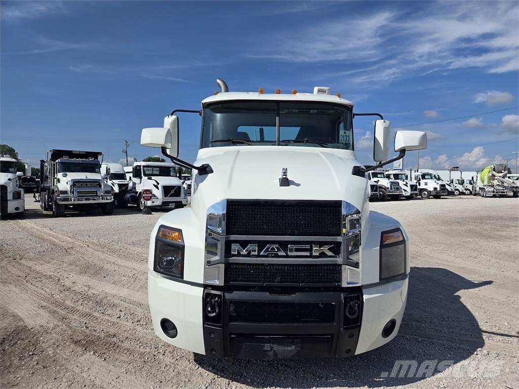Mack AN64T Autotractoare