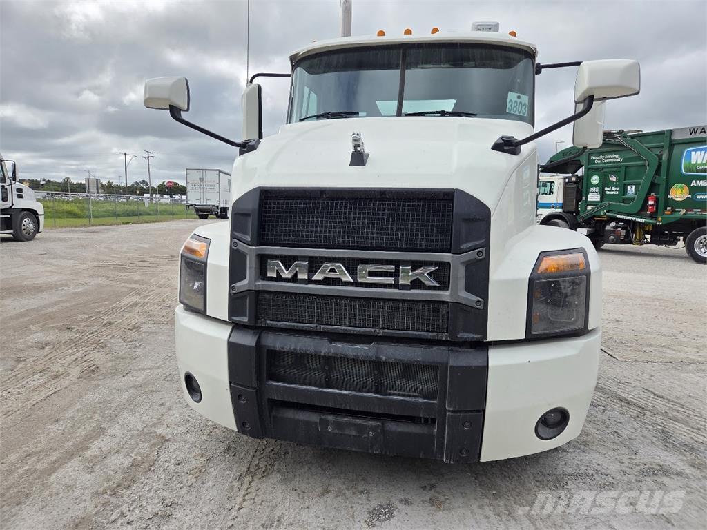 Mack AN64T Autotractoare