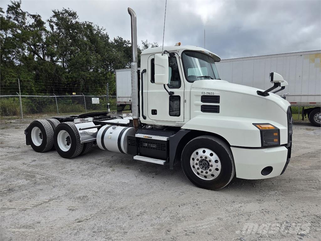 Mack AN64T Autotractoare