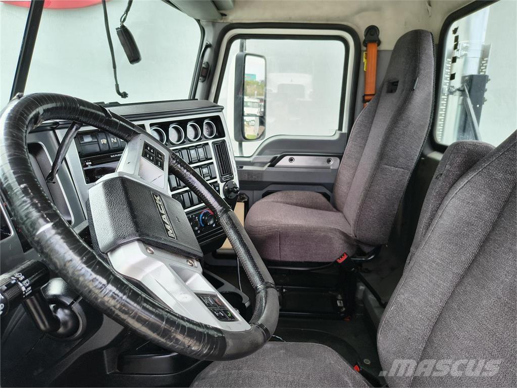 Mack AN64T Autotractoare