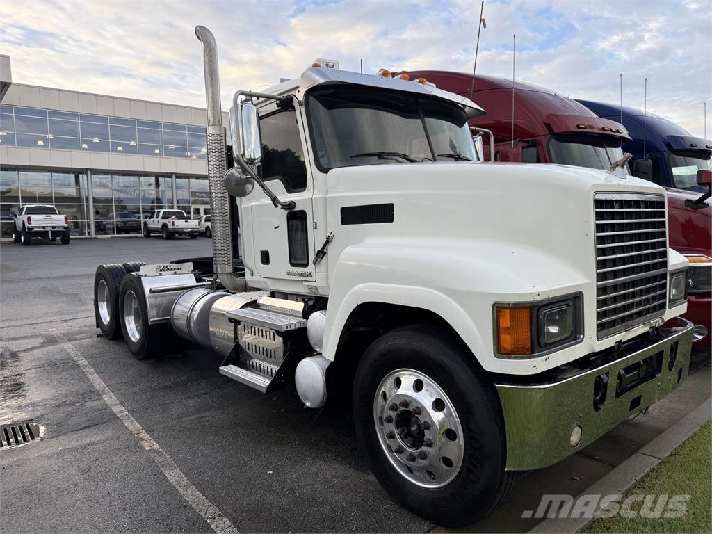 Mack CHU613 Autotractoare
