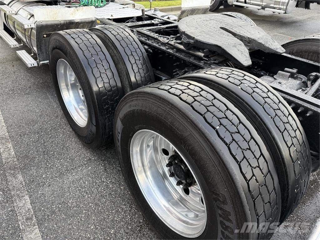 Mack CHU613 Autotractoare