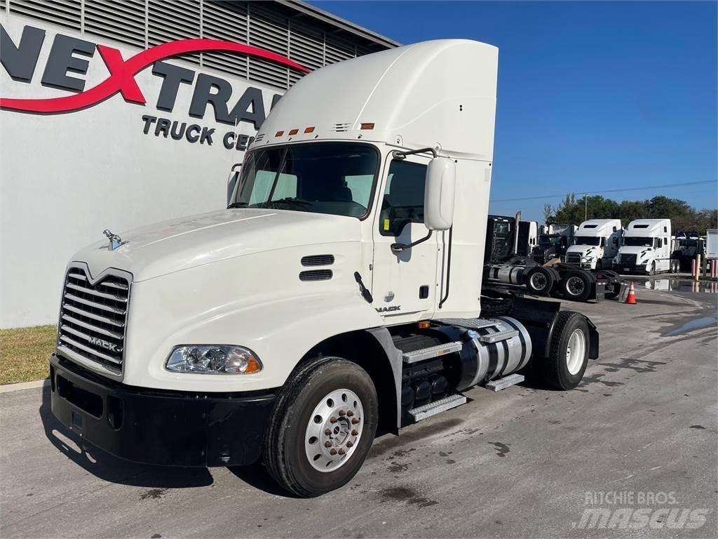 Mack CXU612 Autotractoare