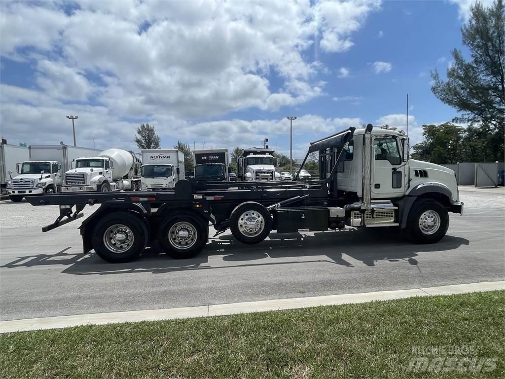 Mack GR64B Autotractoare