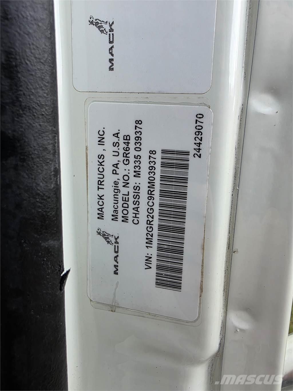 Mack GR64B Autobasculanta