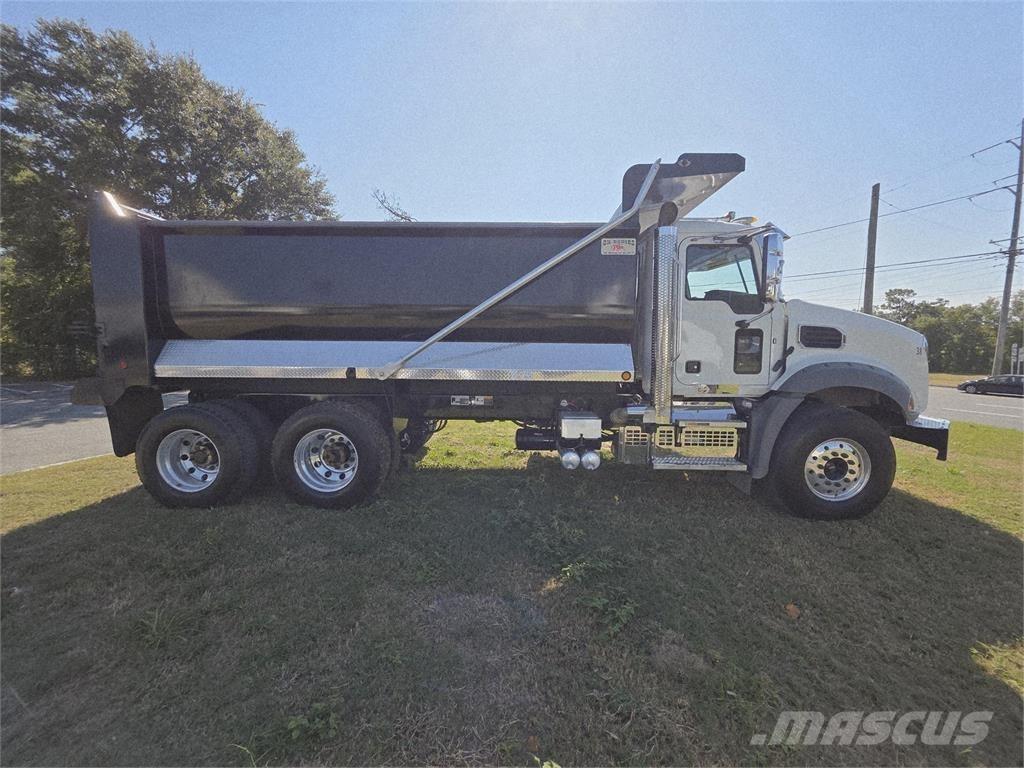 Mack GR64B Autobasculanta