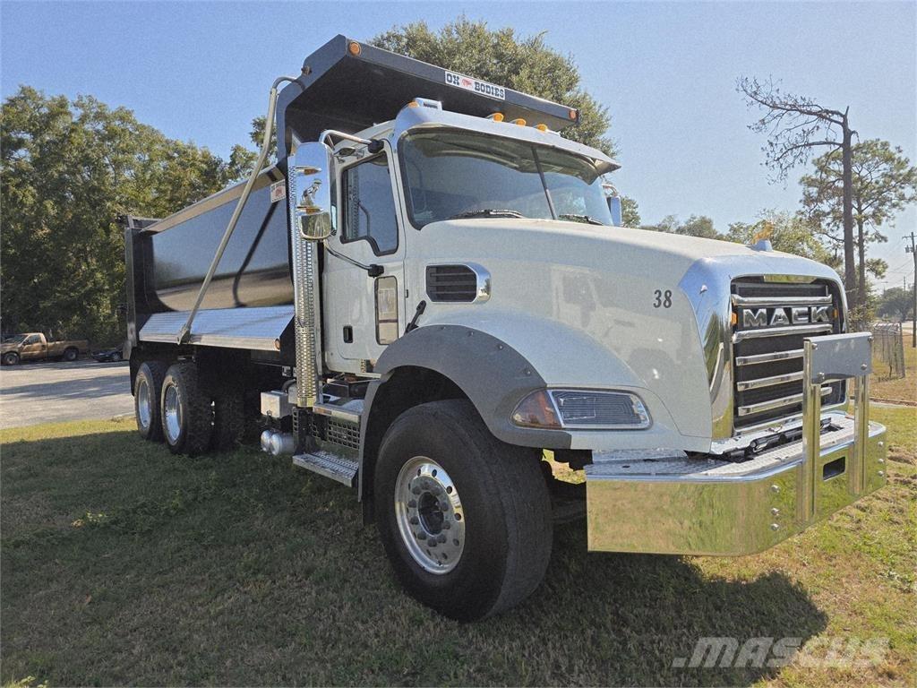 Mack GR64B Autobasculanta