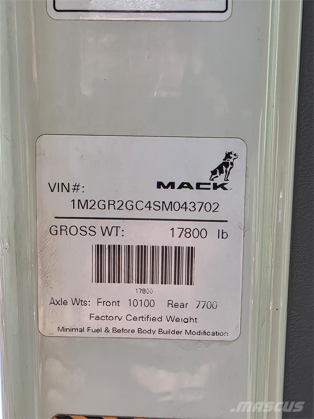 Mack GR64B Autobasculanta