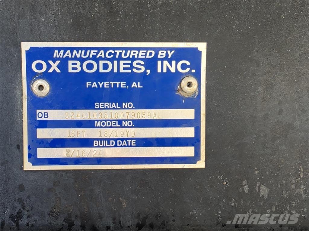Mack GR64B Autobasculanta