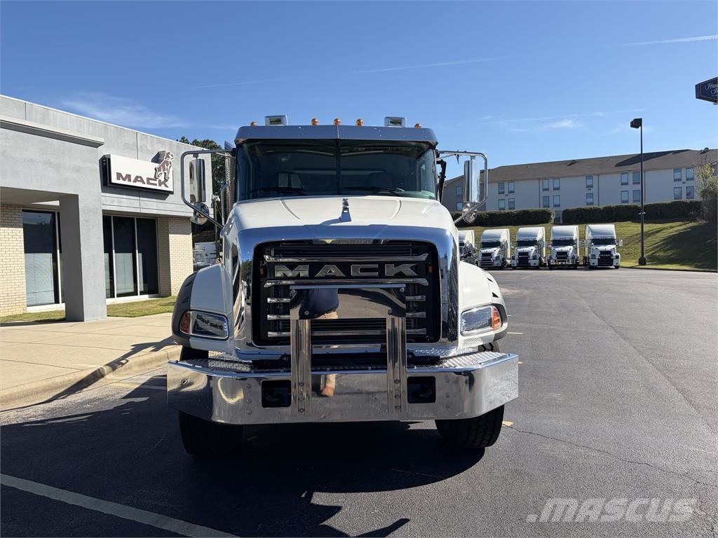 Mack GR64B Altele