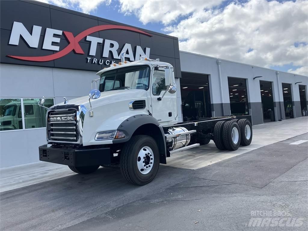 Mack GR64BRX Camion cabina sasiu
