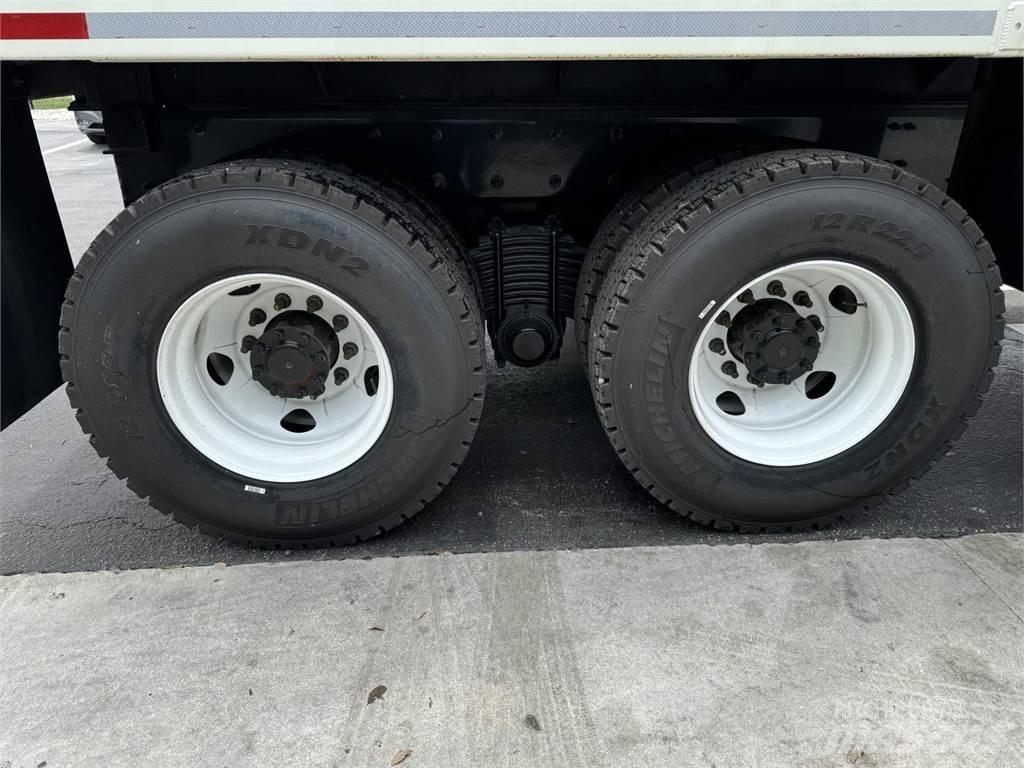 Mack GR64BRX Autobasculanta