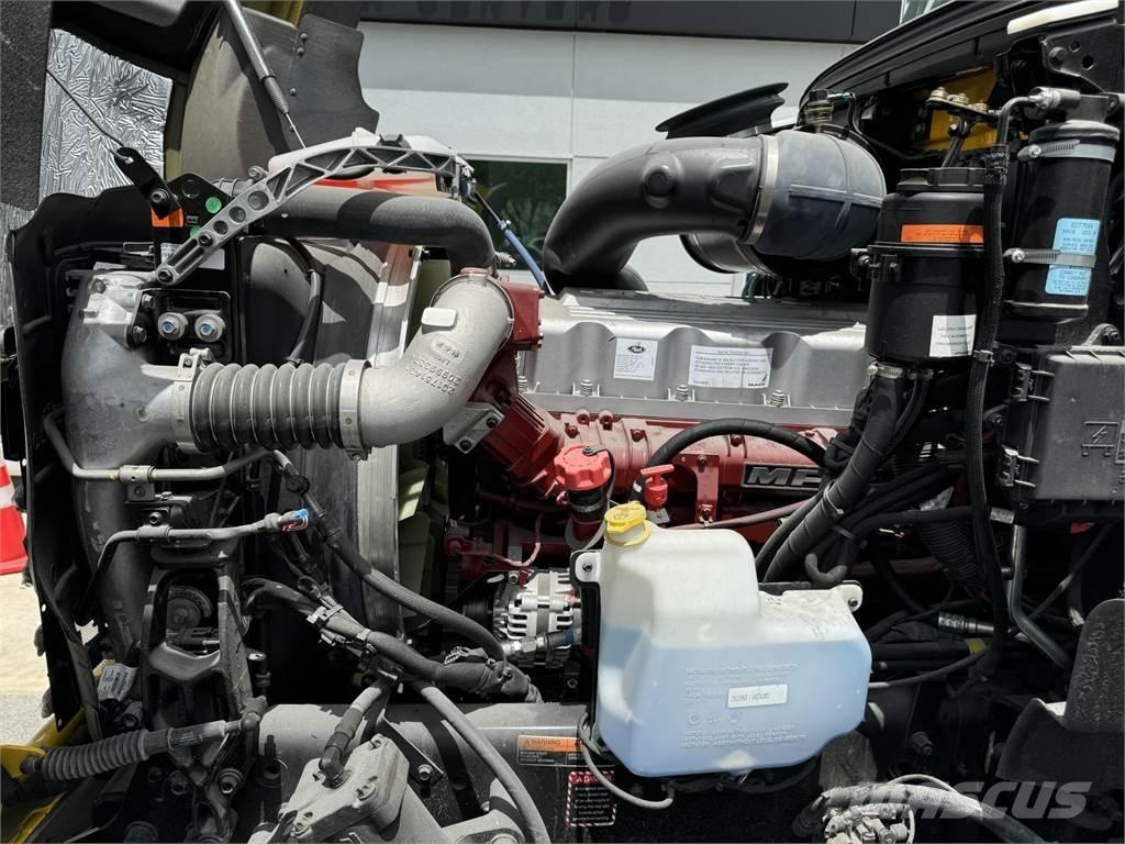 Mack GR64BRX Autobasculanta