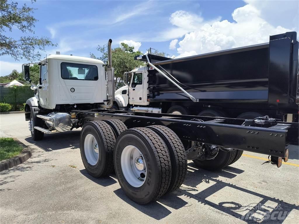 Mack GR64BX Betoniera