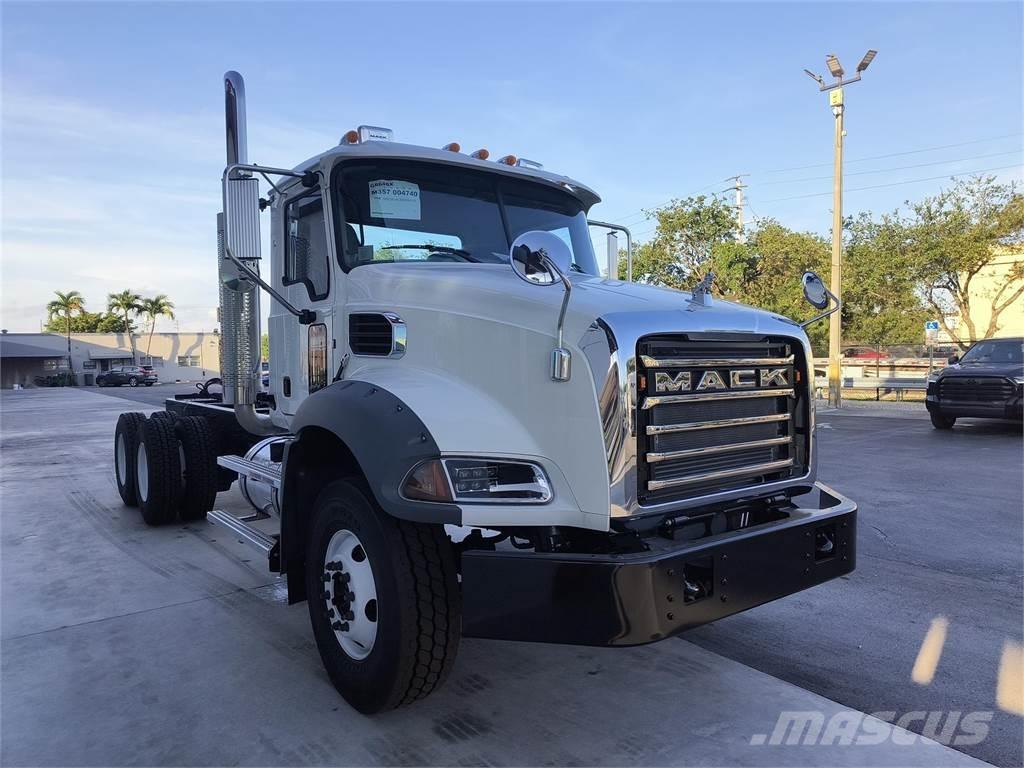 Mack GR64BX Autobasculanta