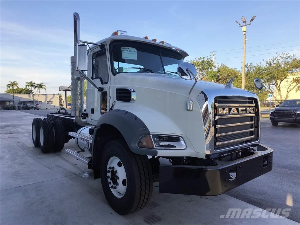Mack GR64BX Autobasculanta