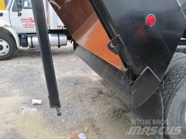 Mack GR64F Autobasculanta