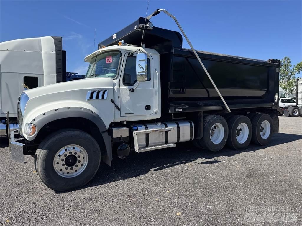 Mack GR64F Autobasculanta