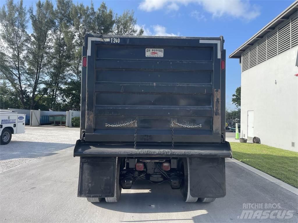 Mack GR64F Autobasculanta