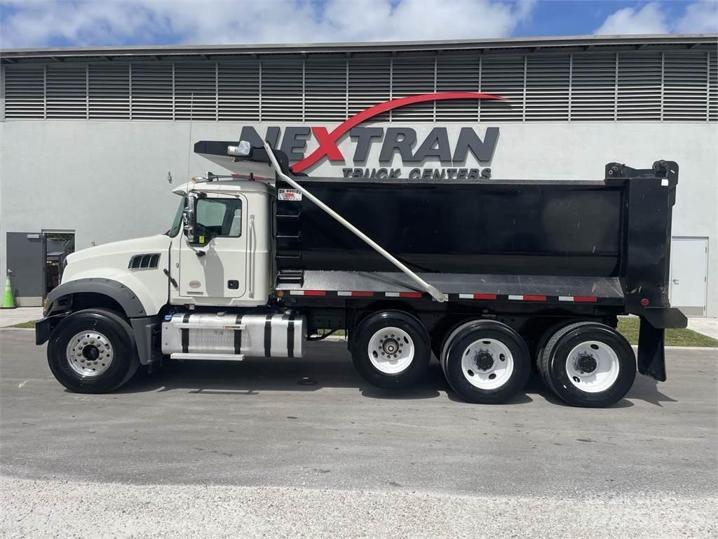 Mack GR64F Autobasculanta