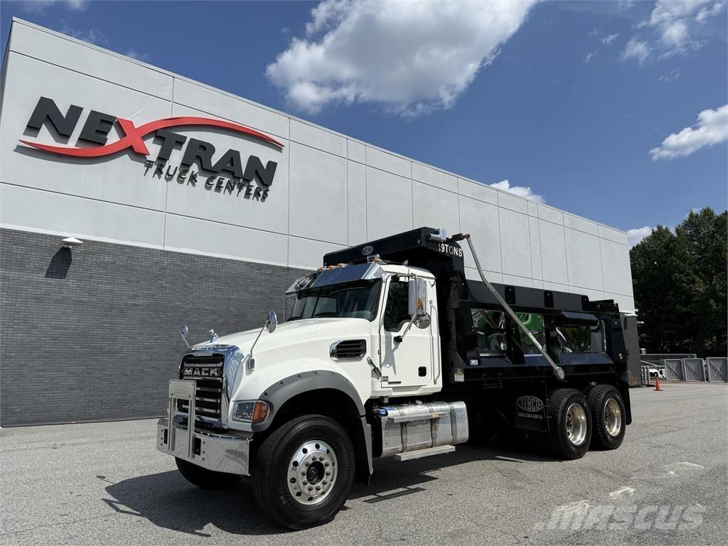 Mack GR64F Autobasculanta