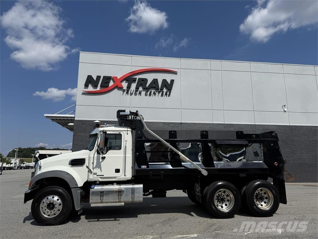 Mack GR64F Autobasculanta