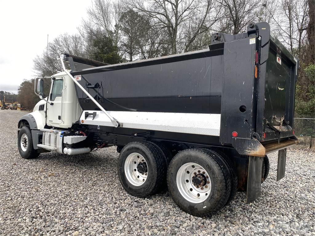 Mack GR64FR Autobasculanta