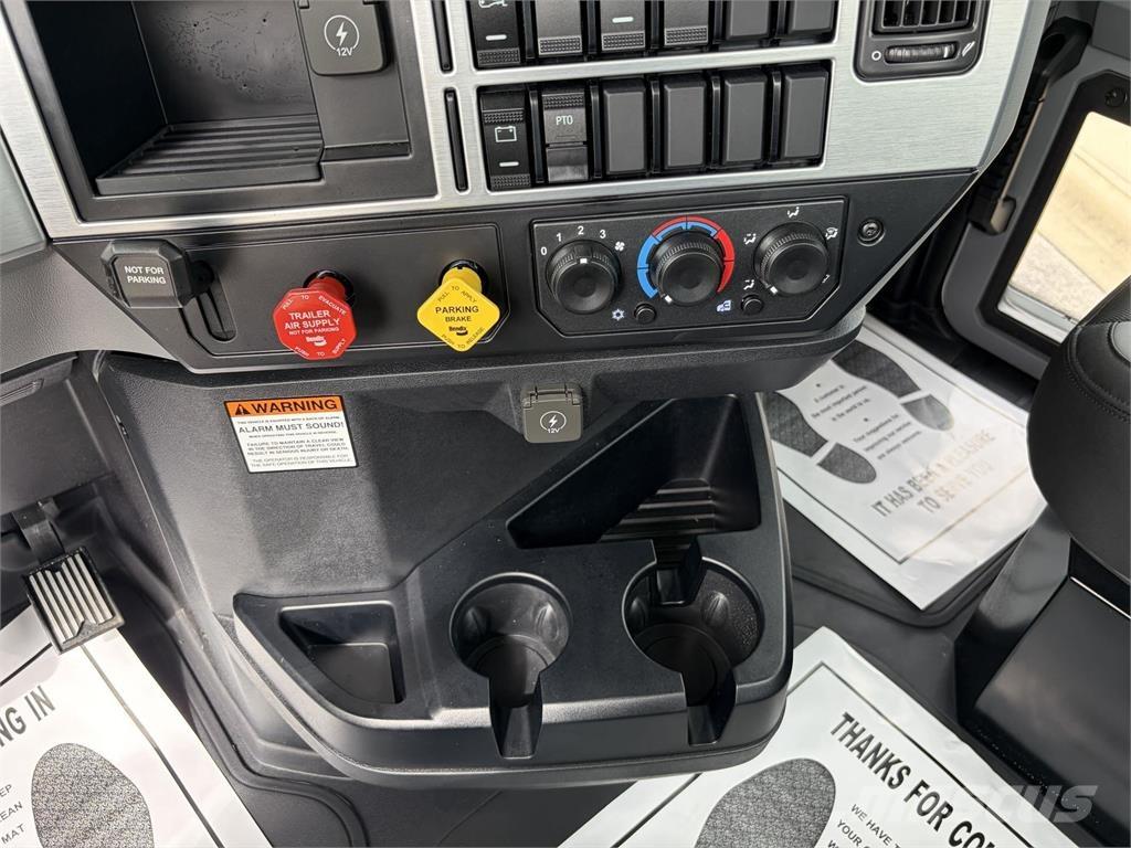 Mack GR64FT Autotractoare