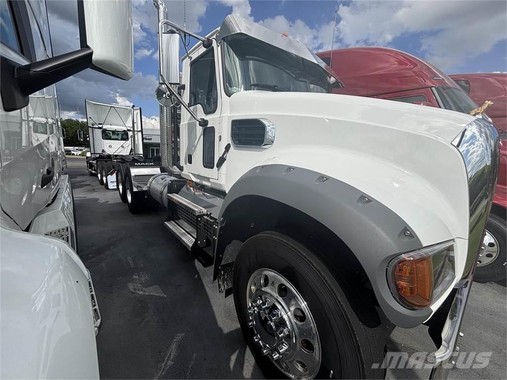 Mack GR64FT Autotractoare