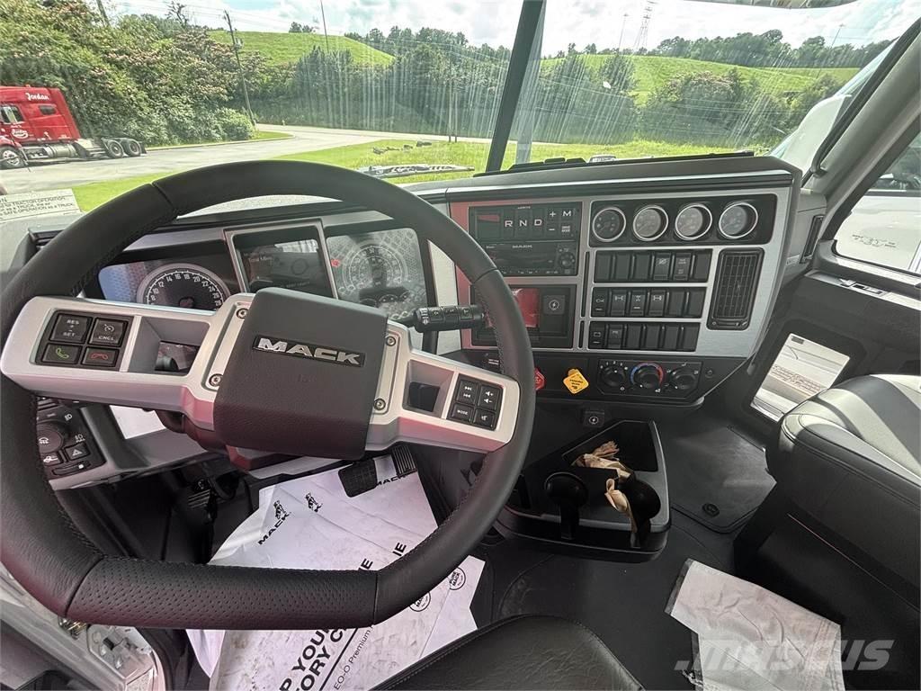 Mack GR64FT Autotractoare