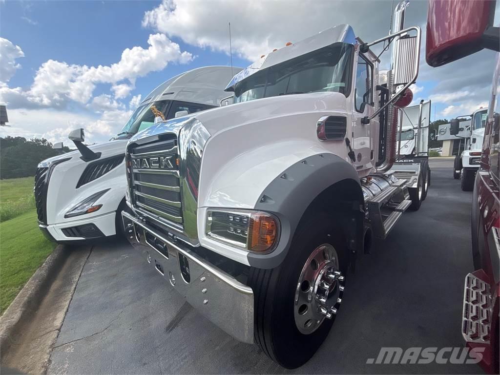 Mack GR64FT Autotractoare