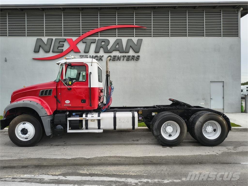 Mack GR64FT Autotractoare