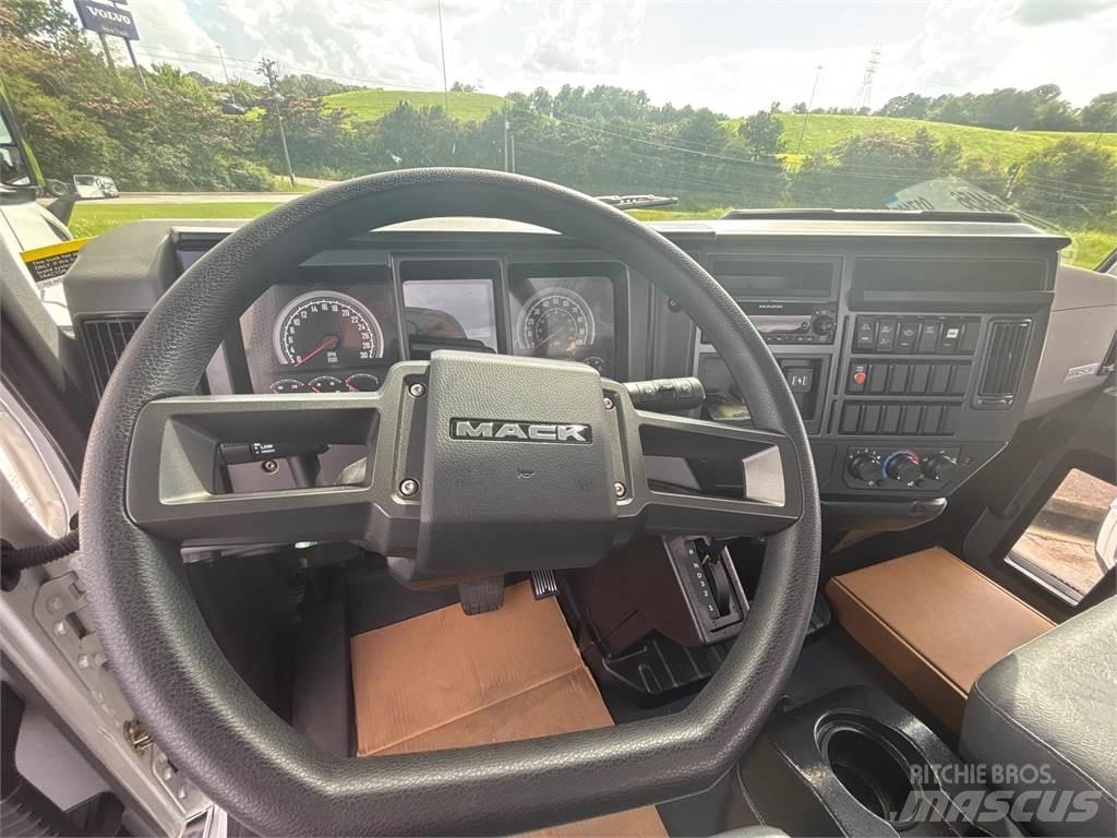 Mack MD6 42R Camion cabina sasiu