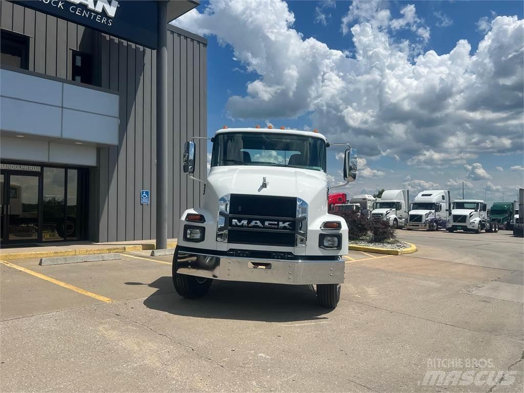 Mack MD642 Camion cabina sasiu