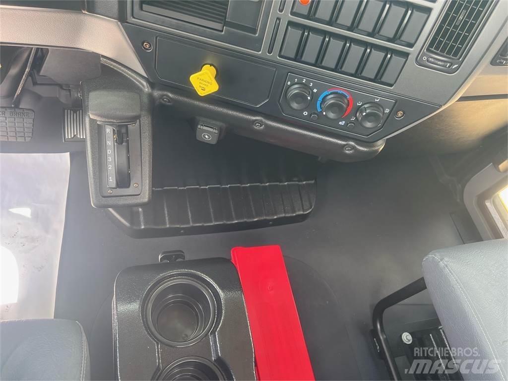 Mack MD642 Camion cabina sasiu