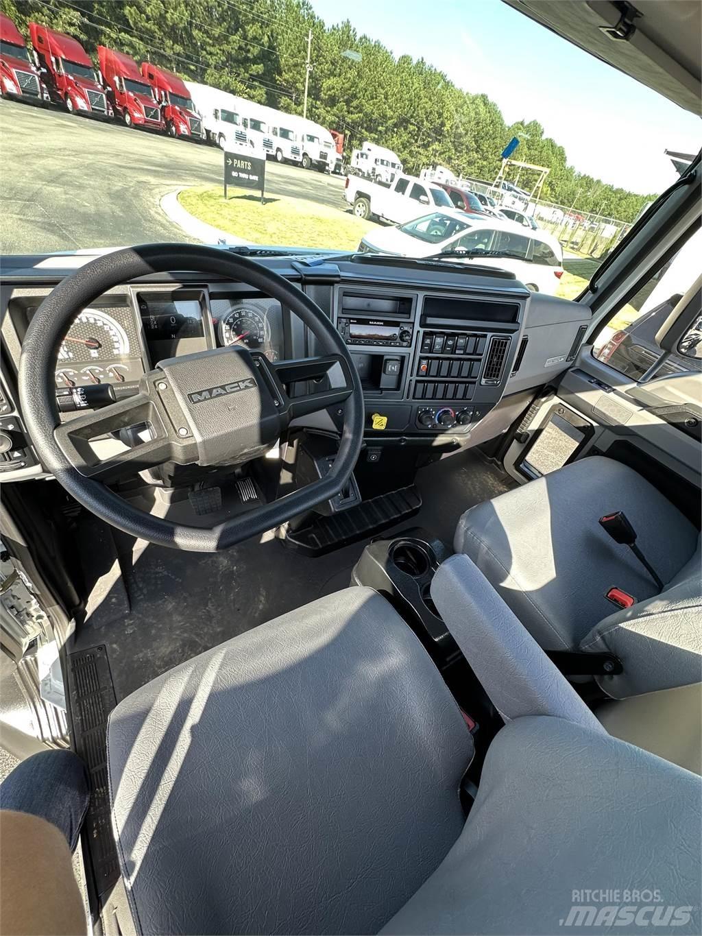 Mack MD7 42R Camion cabina sasiu