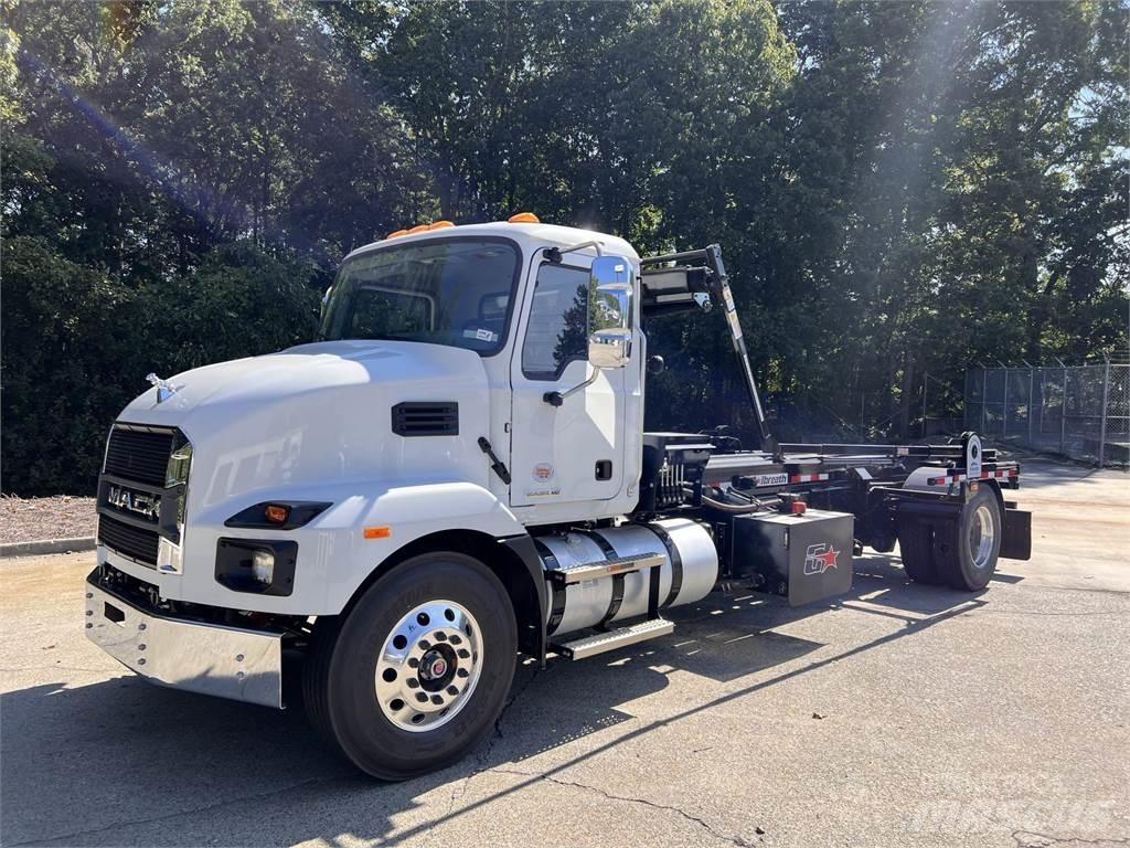 Mack MD7 42R Camion cabina sasiu