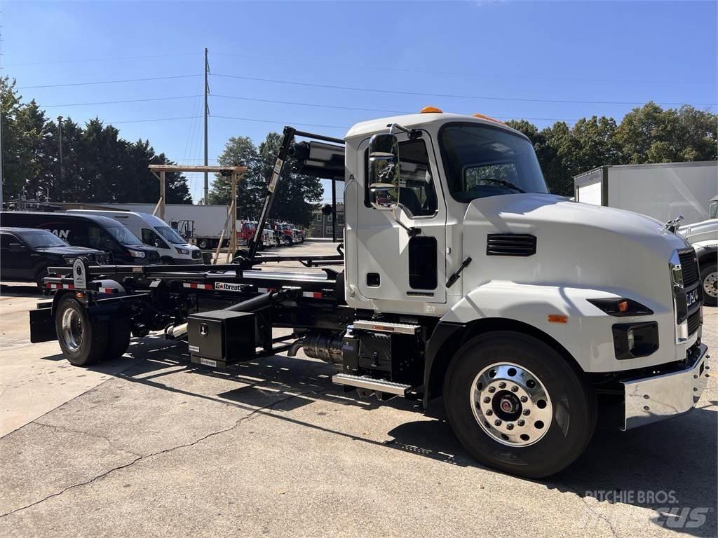 Mack MD7 42R Camion cabina sasiu